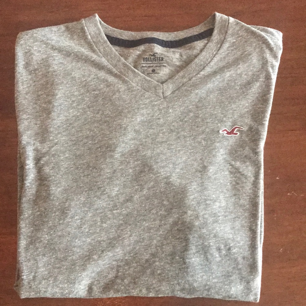 Hollister shirt 👕 size medium